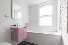 Crondace Road by Onefinestay