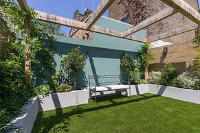 Crondace Road by Onefinestay