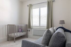 Crondace Road by Onefinestay