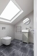 Crondace Road by Onefinestay