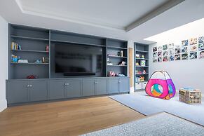 Crondace Road by Onefinestay