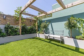 Crondace Road by Onefinestay