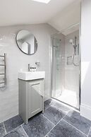 Crondace Road by Onefinestay