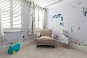 Crondace Road by Onefinestay