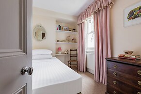 Ifield Road X by Onefinestay