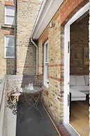 Gironde Road by Onefinestay