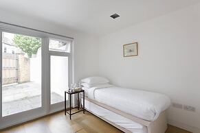 Gironde Road by Onefinestay