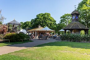 Kildare Gardens by Onefinestay