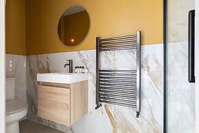 New Kent Road by Onefinestay