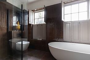 New Kent Road by Onefinestay