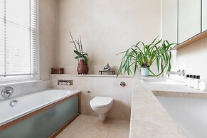 Poplar Grove II by Onefinestay