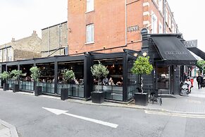 Priory Road III by Onefinestay