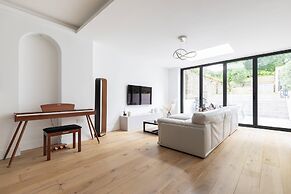 Priory Road III by Onefinestay