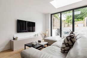 Priory Road III by Onefinestay