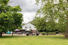 Priory Road III by Onefinestay