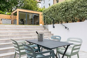 Priory Road III by Onefinestay