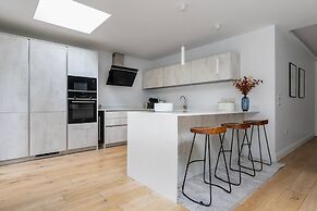 Priory Road III by Onefinestay