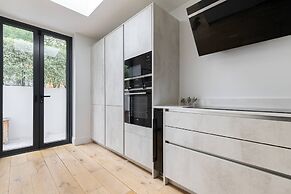 Priory Road III by Onefinestay