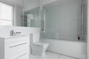 St Stephen's Gardens VII by Onefinestay