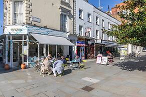 St Stephen's Gardens VII by Onefinestay