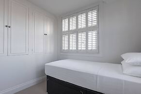 St Stephen's Gardens VII by Onefinestay