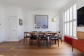 St Stephen's Gardens VII by Onefinestay