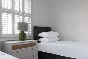 St Stephen's Gardens VII by Onefinestay