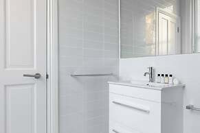 St Stephen's Gardens VII by Onefinestay