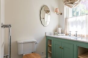 Vernon Street by Onefinestay