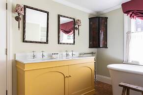 Vernon Street by Onefinestay