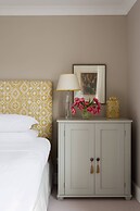 Upper Addison Gardens II by Onefinestay