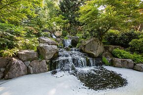 Upper Addison Gardens II by Onefinestay