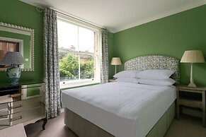 Upper Addison Gardens II by Onefinestay