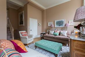 Upper Addison Gardens II by Onefinestay