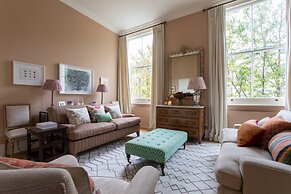 Upper Addison Gardens II by Onefinestay