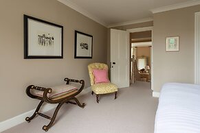 Upper Addison Gardens II by Onefinestay