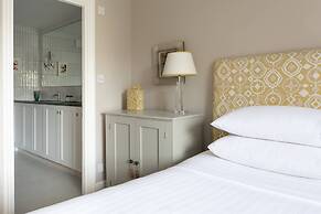 Upper Addison Gardens II by Onefinestay