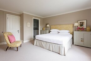 Upper Addison Gardens II by Onefinestay