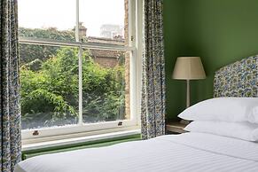 Upper Addison Gardens II by Onefinestay
