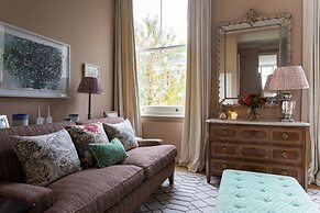 Upper Addison Gardens II by Onefinestay