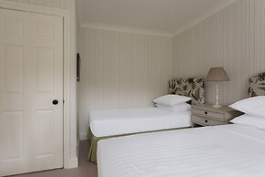 Upper Addison Gardens II by Onefinestay