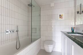 Upper Addison Gardens II by Onefinestay