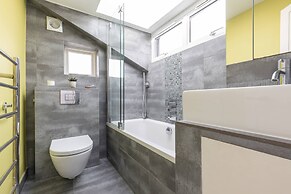 Willes Road II by Onefinestay