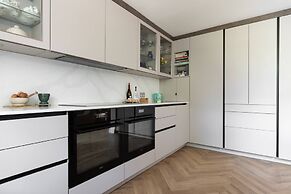 West Heath Road by Onefinestay