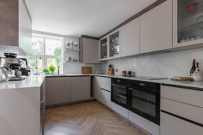 West Heath Road by Onefinestay