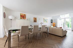 West Heath Road by Onefinestay