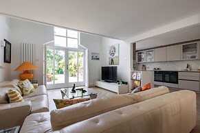 West Heath Road by Onefinestay