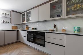 West Heath Road by Onefinestay