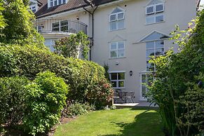 West Heath Road by Onefinestay