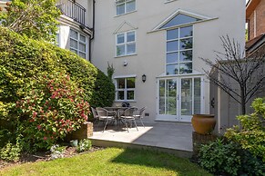 West Heath Road by Onefinestay